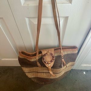 Large straw zipper bag- need help identifying. Seems to have a G and W on flap